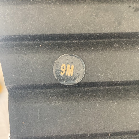 Guess black leather chunky platform sandals gold curb chain toe accent size 9 - Picture 8 of 11